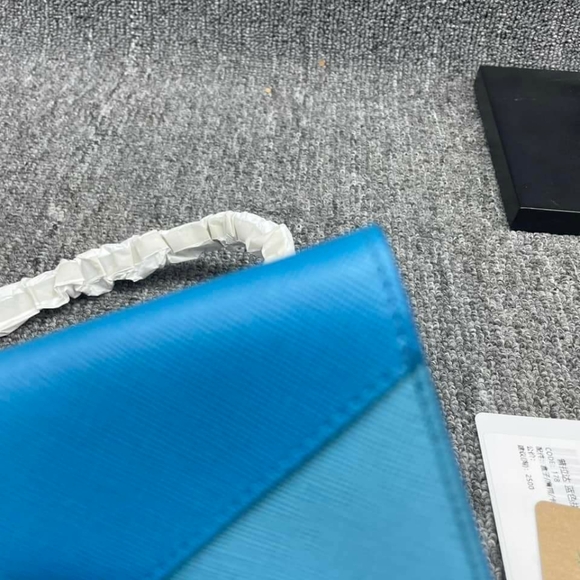 100% Authentic Prada Envelope Wallet on Strap Bag - Picture 6 of 10